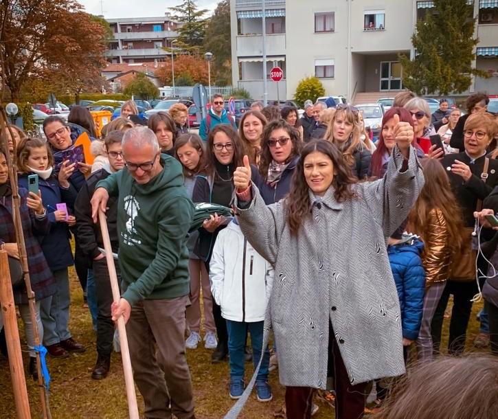 Immagine per Elisa pianta 30 nuovi alberi a Staranzano con Legambiente Monfalcone